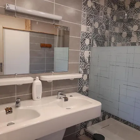 A Kwaba Ad Quarto em Acomodações Particulares Brens (Ain)