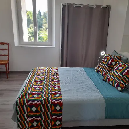 A Kwaba Ad Quarto em Acomodações Particulares Brens (Ain)